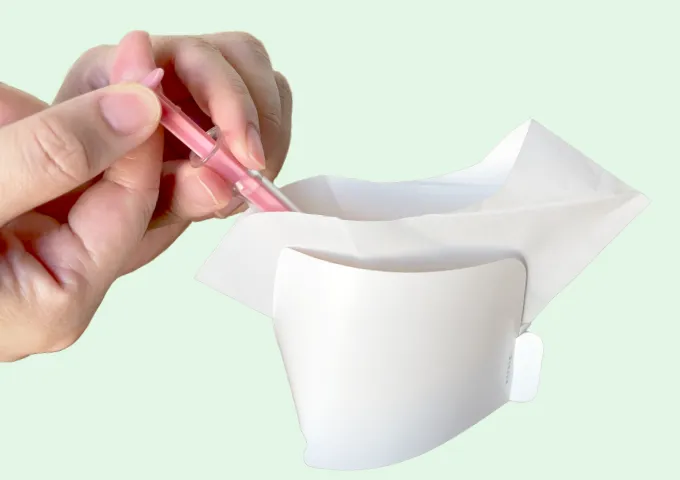 精液を容器に吸い上げます